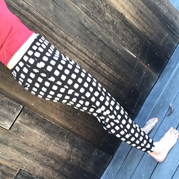 Mod Vintage Black and White Pants - Picture 3 of 4